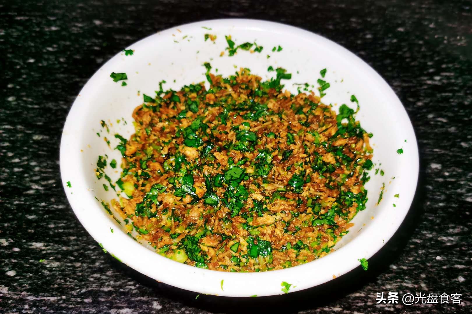 明日立冬，香菜馅饺子，馅香味美，多给家人吃，过冬身体棒
