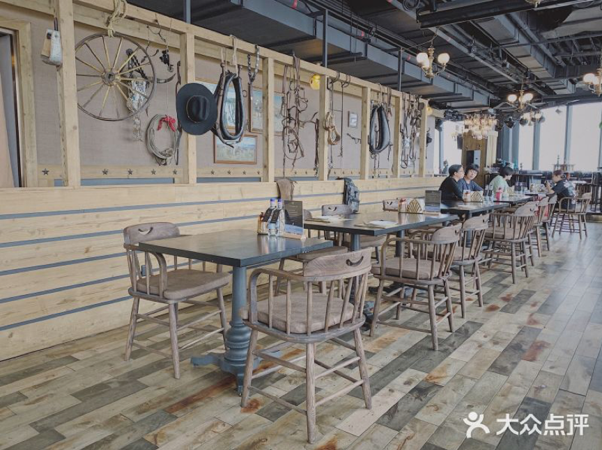 长春这家网红毛坯“厂房”烧烤店，凭什么能让跑男团去打卡撸串？