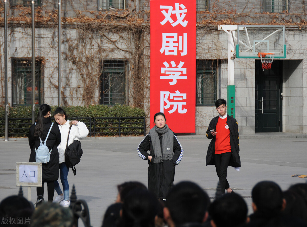 10多万考生争抢823个指标，原来才知道这5所影视传媒院校专业真牛