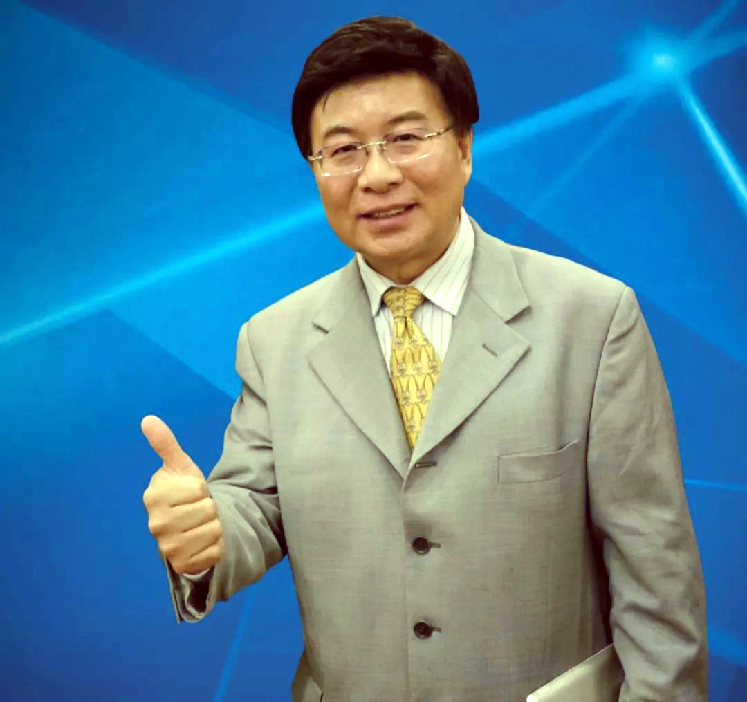 体育解说员韩乔生照片(央视名嘴韩乔生:与初恋妻子爱一生,在母亲与