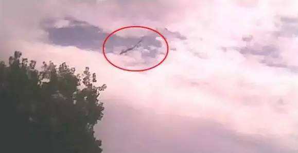 古时候人们遇到"龙吸水"这种现象,都认为这是真龙现身,正在往天上吸水