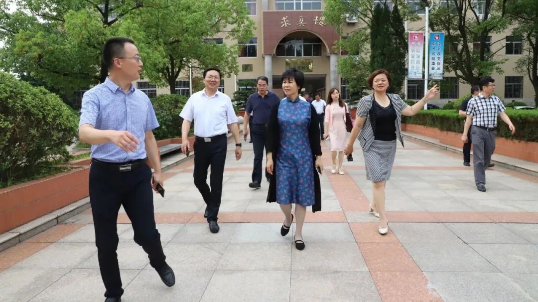 南通如皋:省教育厅副厅长顾月华一行视察白蒲中学高考考点工作