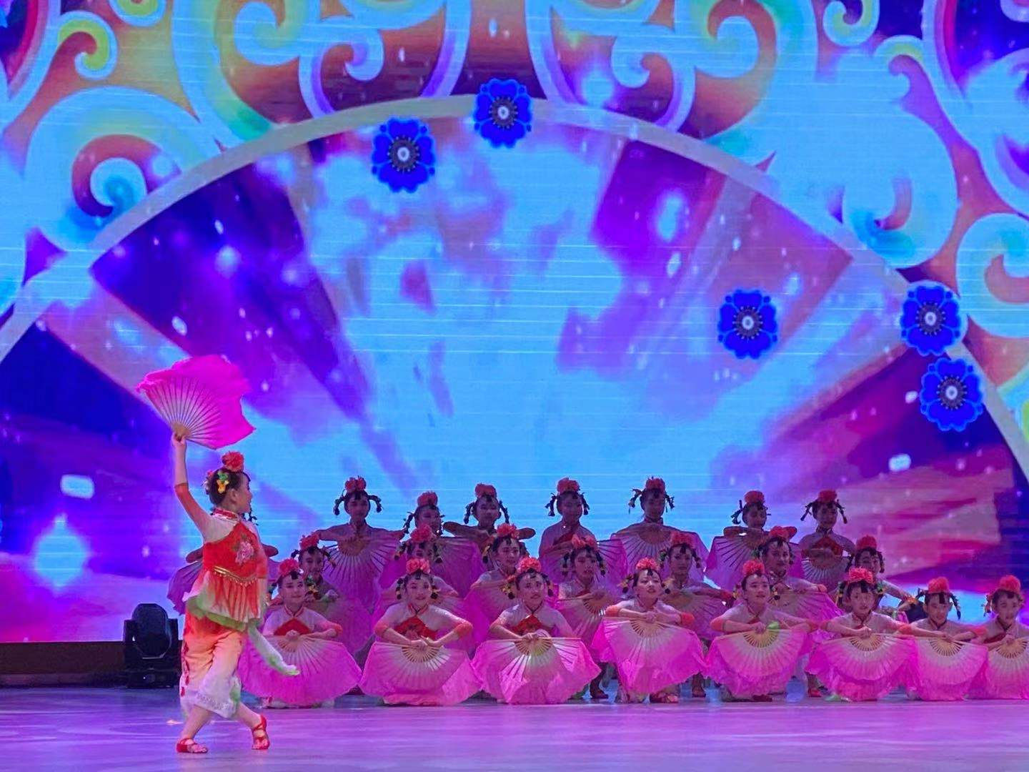 胶州玩偶们跳舞的秧歌获得了省级大奖。