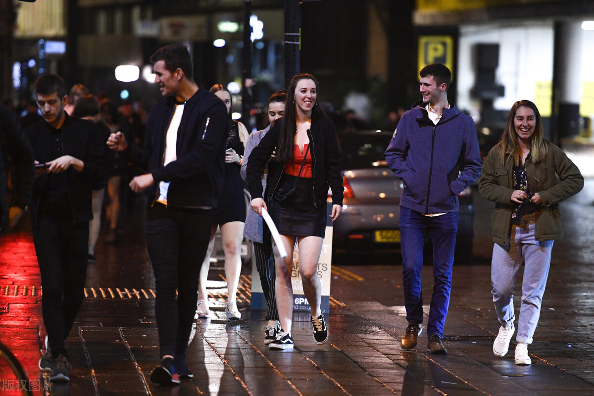 男子将挑衅者捅死，构成正当防卫吗？法院将如何量刑？