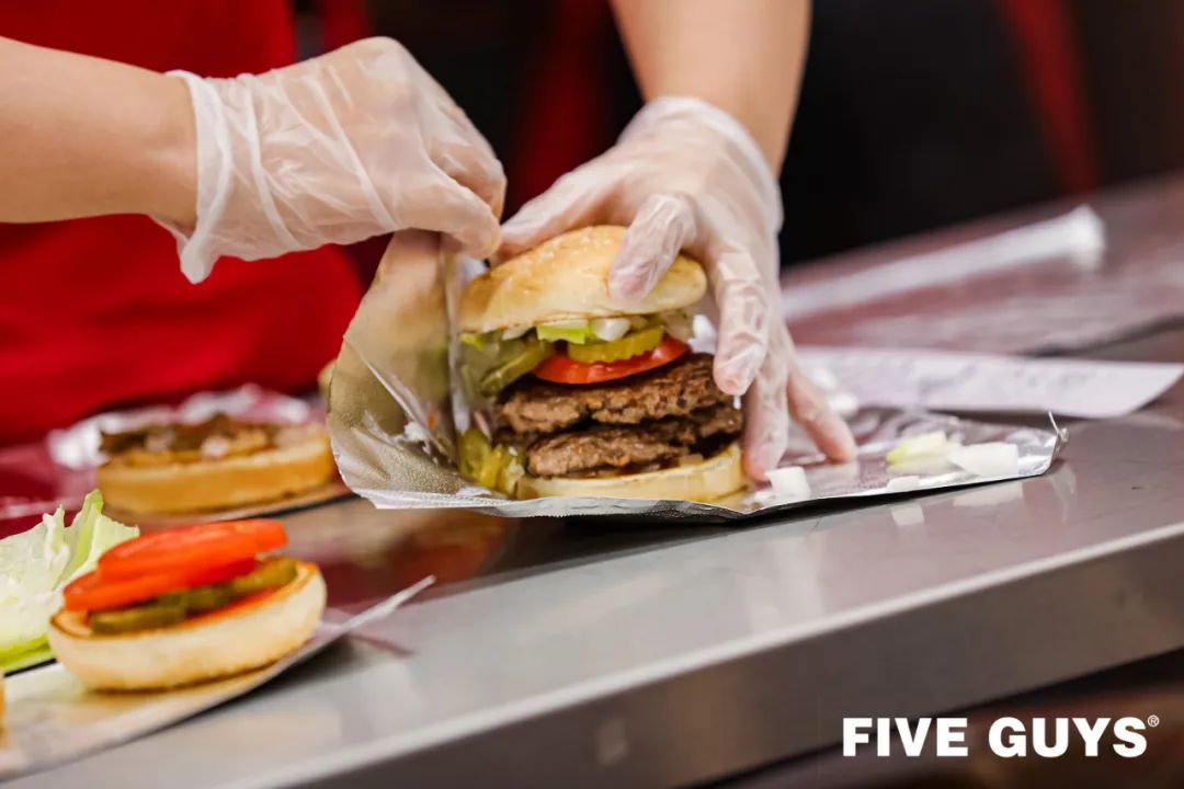 FIVE GUYS 今日正式开业，淮海路又喜提一家知名汉堡品牌店