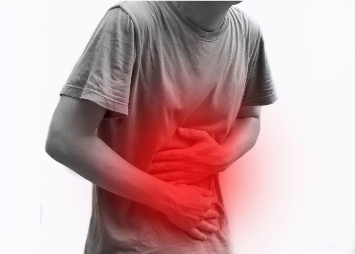 一天放屁數十次是大腸癌嗎？醫生直言：伴隨四個跡象，千萬別大意