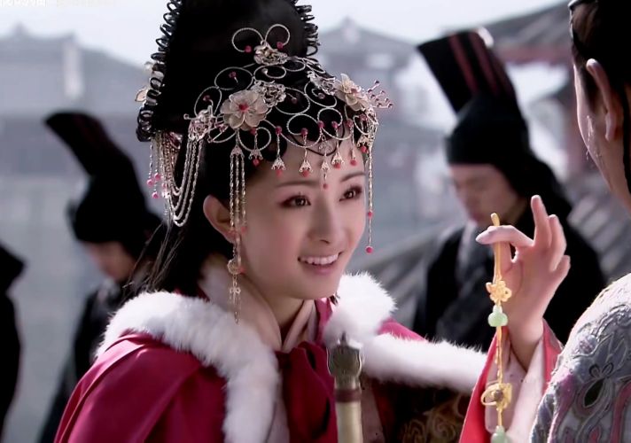 视觉盛宴!18位"眉心额饰"美人,谁的颜值造型最能击中你的审美