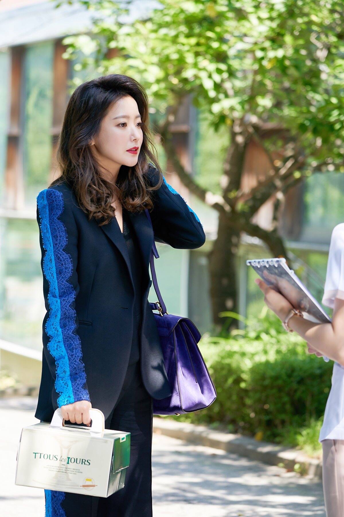 美得让人心动的美女(不愧是韩国第一美女,44岁金喜善生图也美得让人