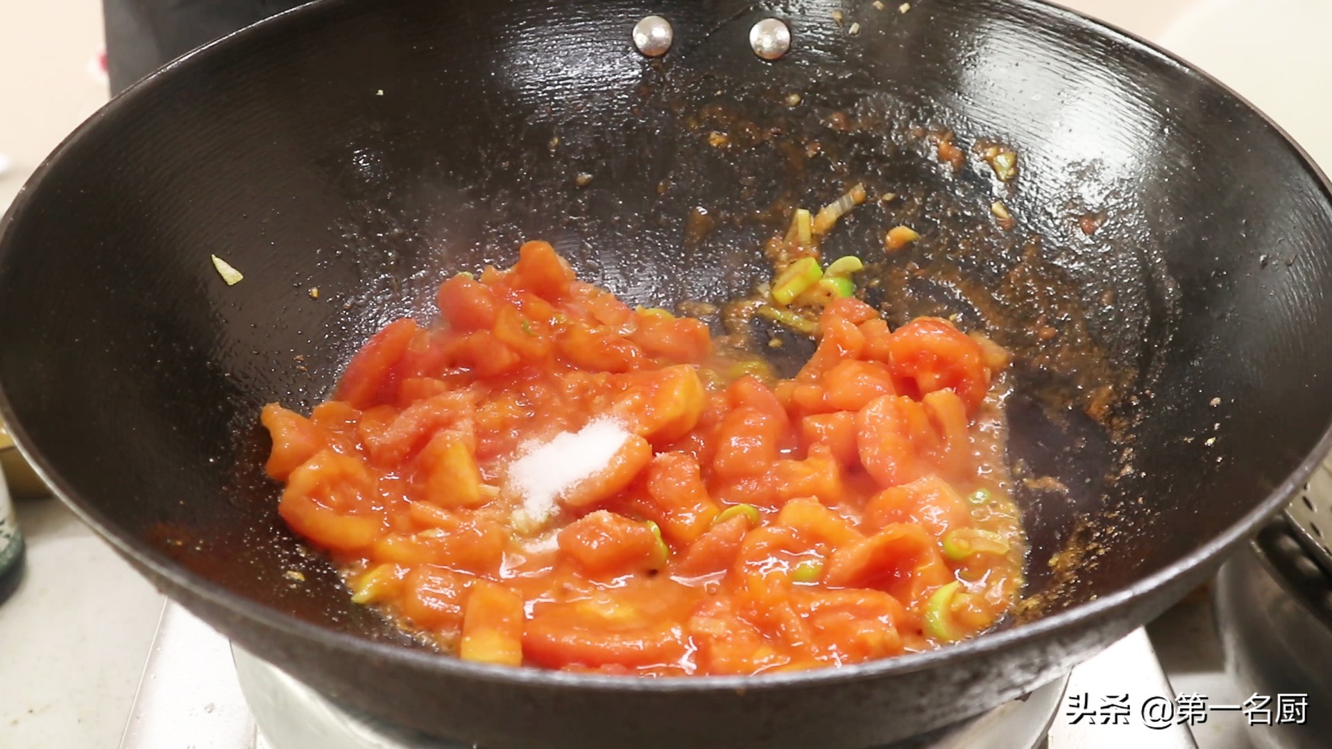 这才是西红柿疙瘩汤正确的做法，学会这一招，口感劲道，营养美味