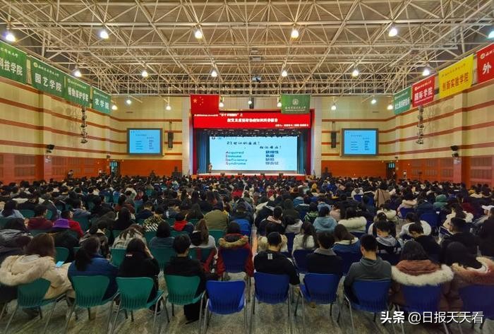 西安交大二附院医生为千余名师生上别样“健康课”