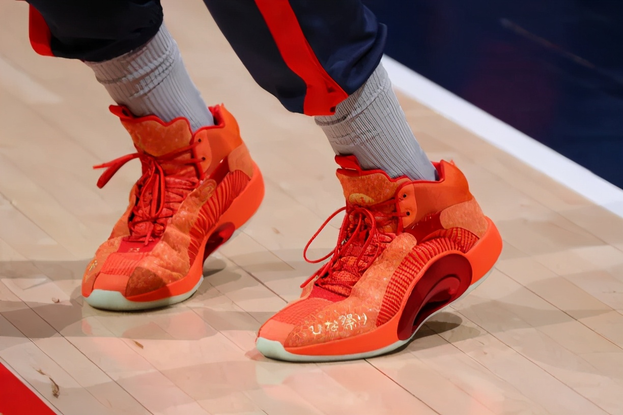 nba穿李宁鞋的球员有哪些（NBA球员上脚：詹姆斯2双签名鞋，巴特勒穿李宁驭帅14？）