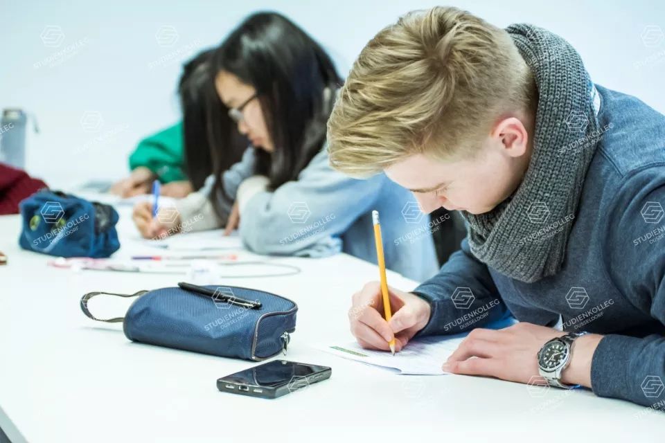 最地道的德语学习在德国~ 杜塞语言班，考试直通车