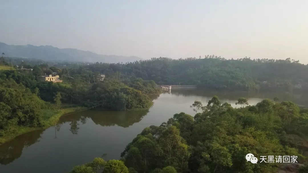成都烟火里的沸腾诗篇：一锅红汤，万种人间情味