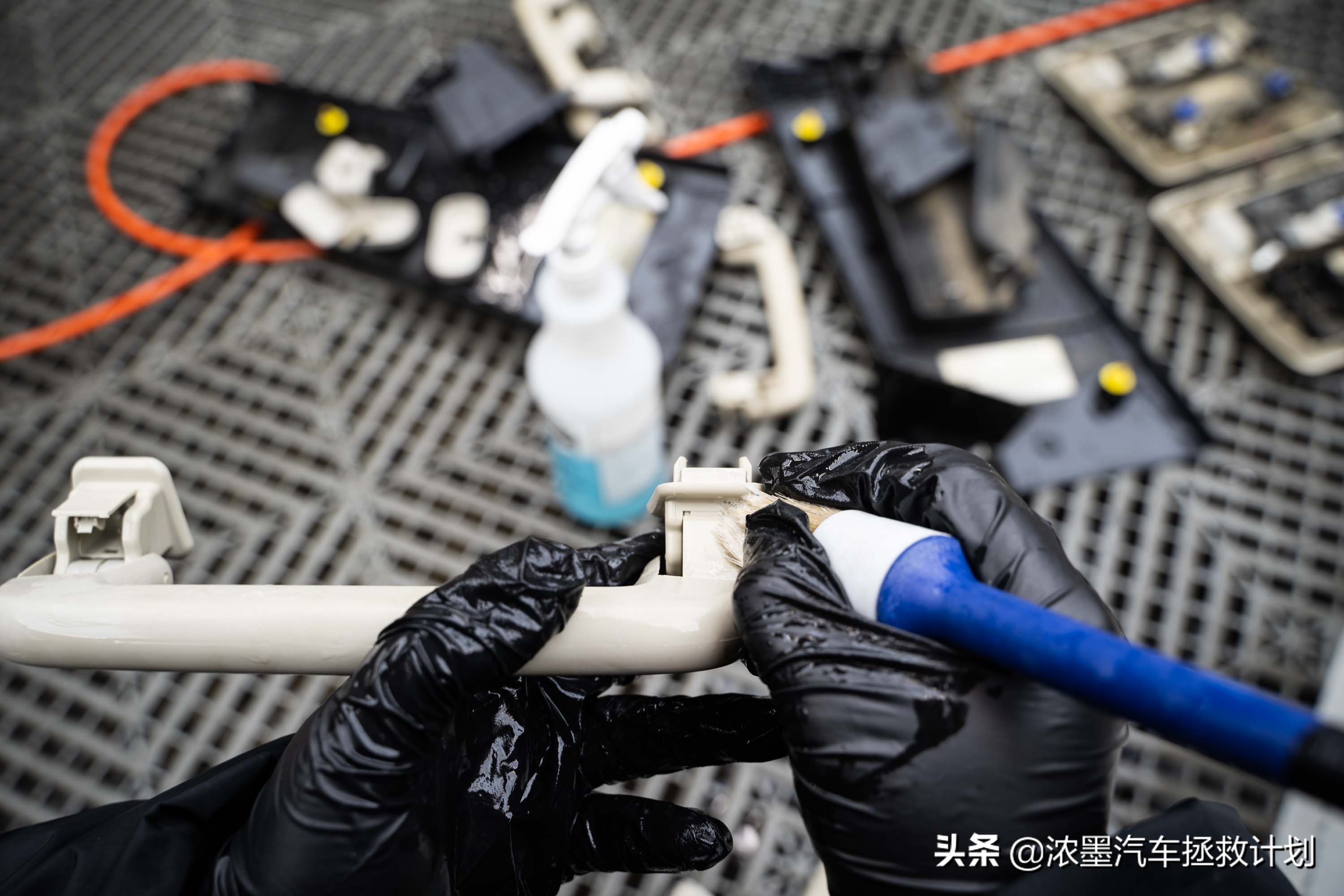 「迟暮英雄」整修一台十多年前的奥迪A6发动机，治理烧油烧水