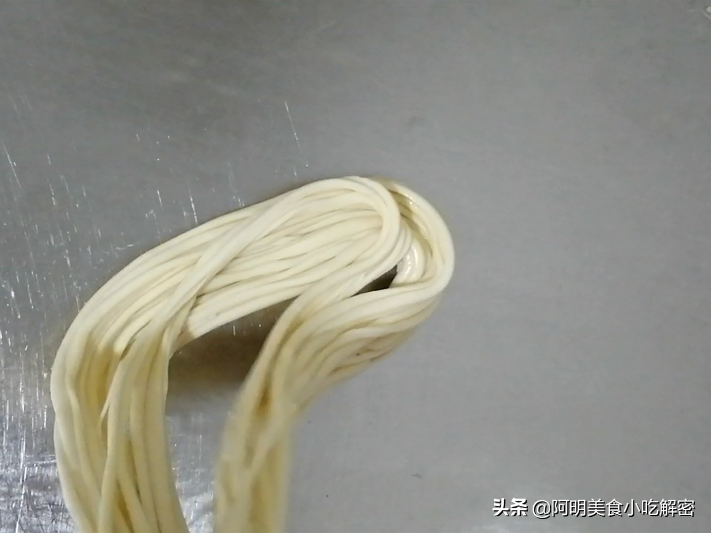 手工拉面的做法和配方（家常拉面的做法好吃又劲道）