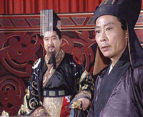 《三国志》作者陈寿曾拜劝刘禅投降的谯周为师，给姜维当秘书