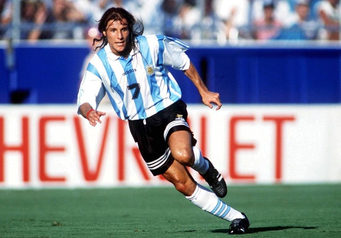 阿根廷队明星球员(阿根廷足球史上的十大巨星)