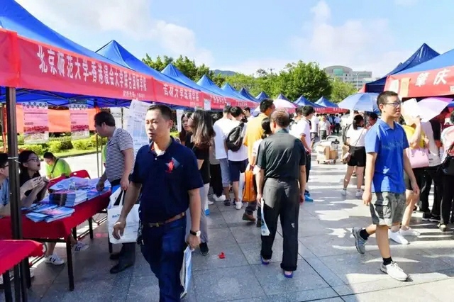 河南一所老牌高校，大量专业进行征集志愿，这是怎么回事？