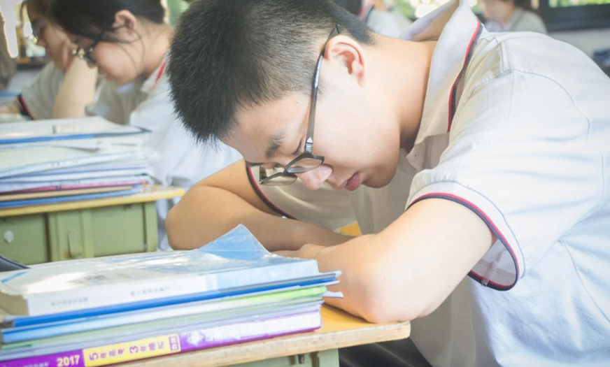 高中生迎来好消息，大量培训机构将被取消，家长举双手赞成