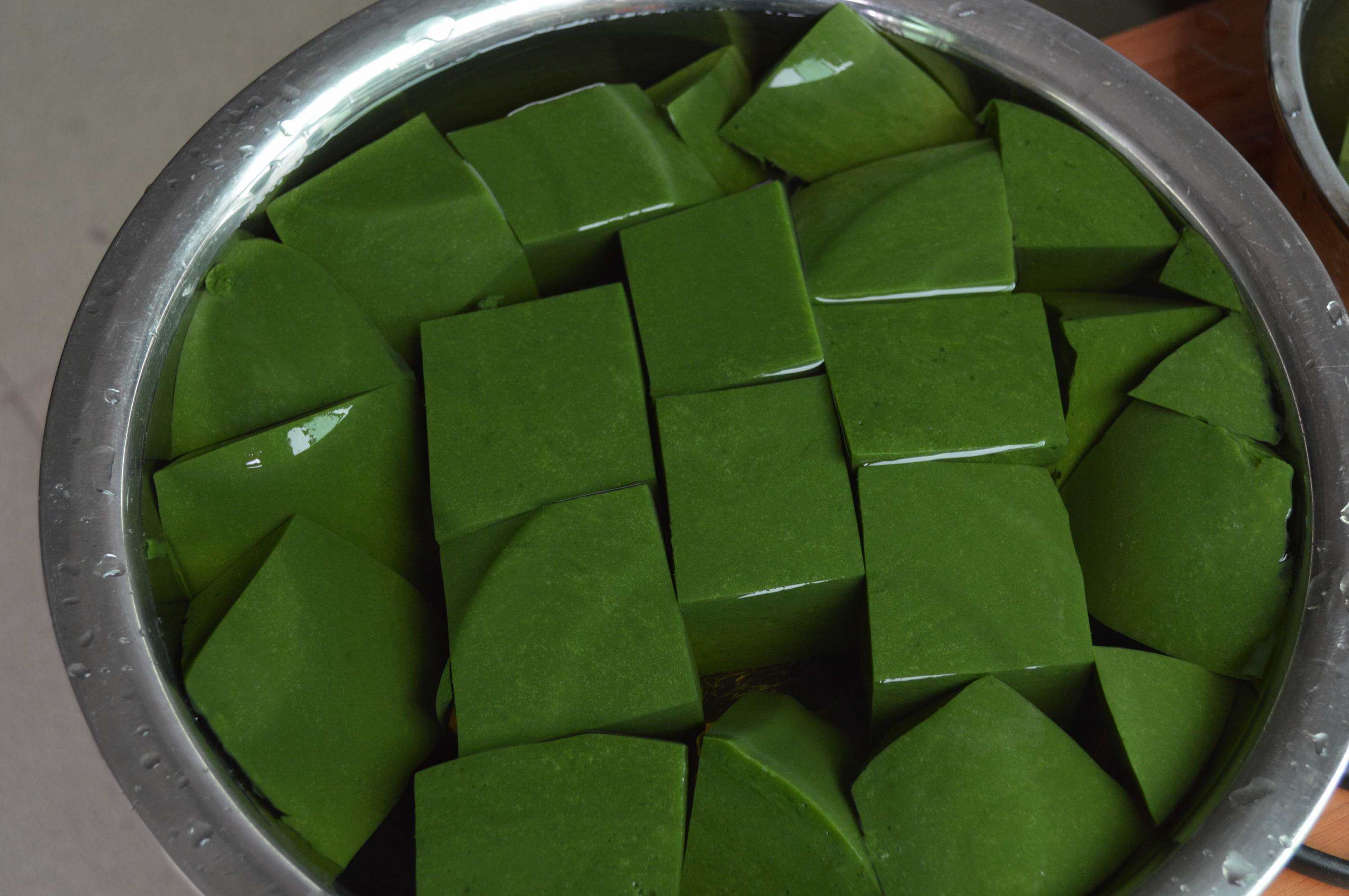 农村一种用树叶和牙膏做的"豆腐",人称"神仙豆腐",你吃过吗-380度知识