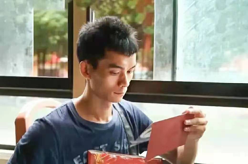 高考“钉子户”唐尚珺，被广西大学录取，却再次选择复读？