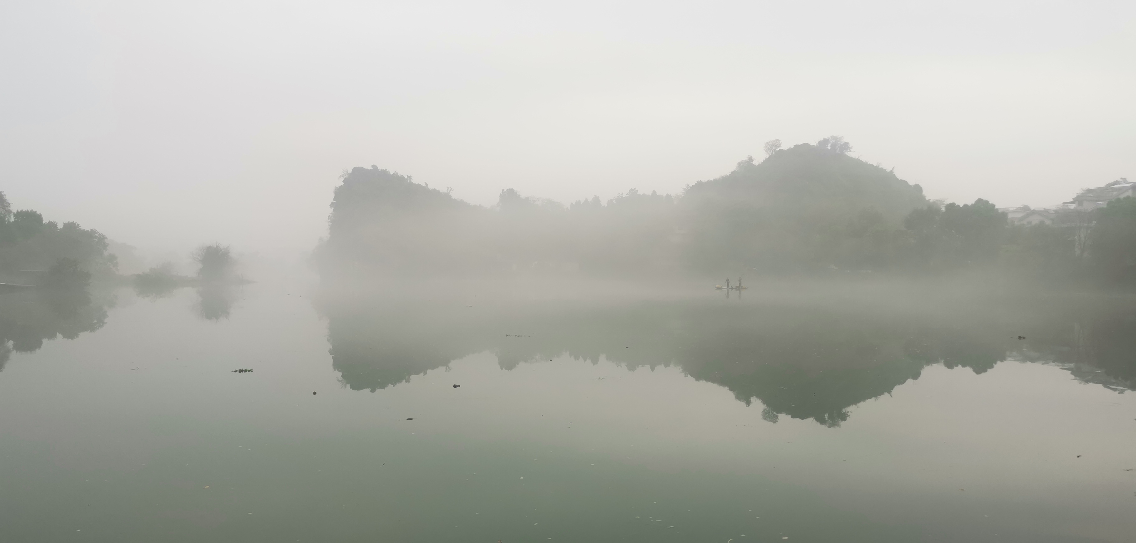 烟雨中的净瓶山如诗如画