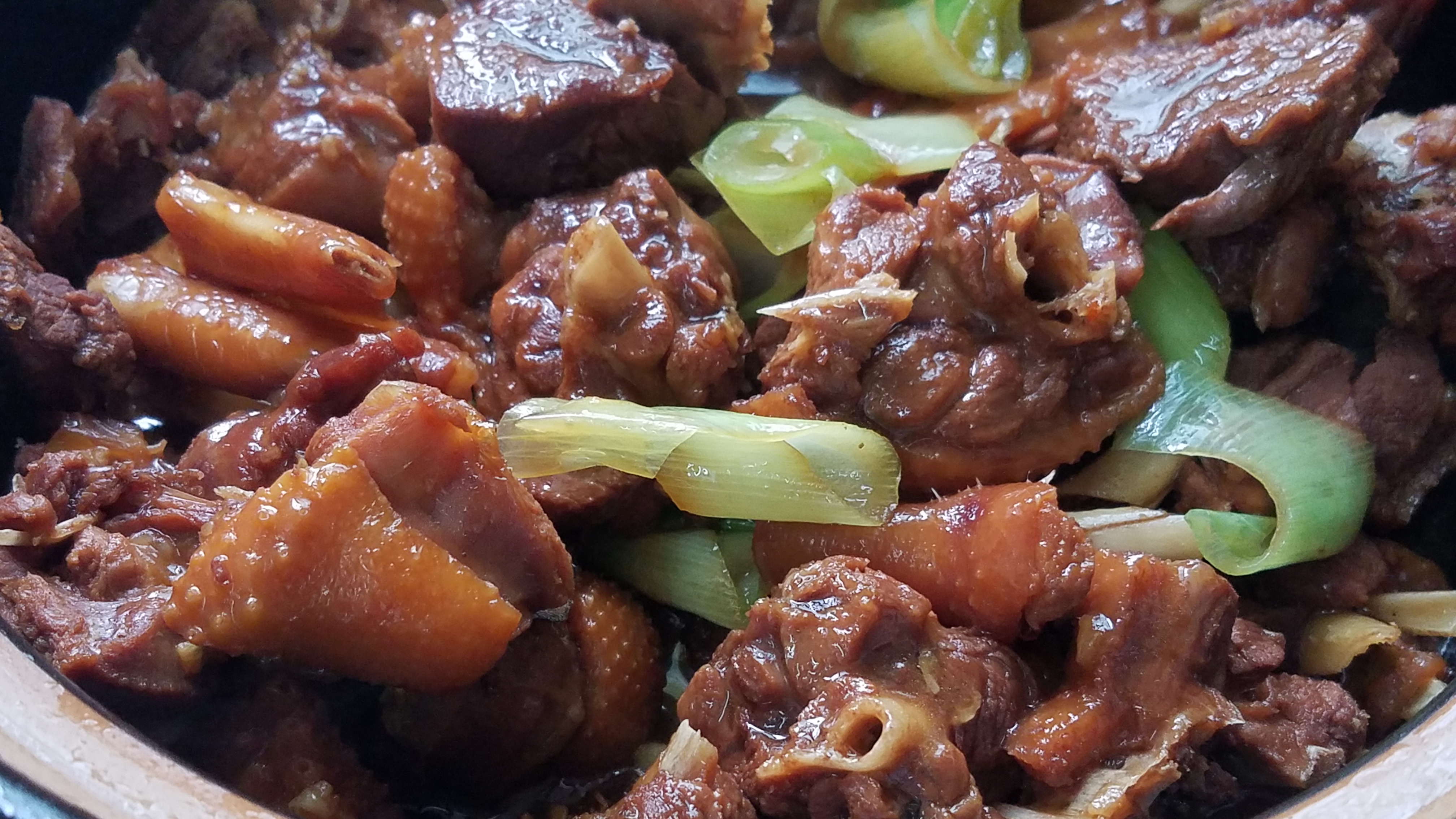 酱焖鸭的美味做法,香味很浓,味道很好,下酒下饭都很不错