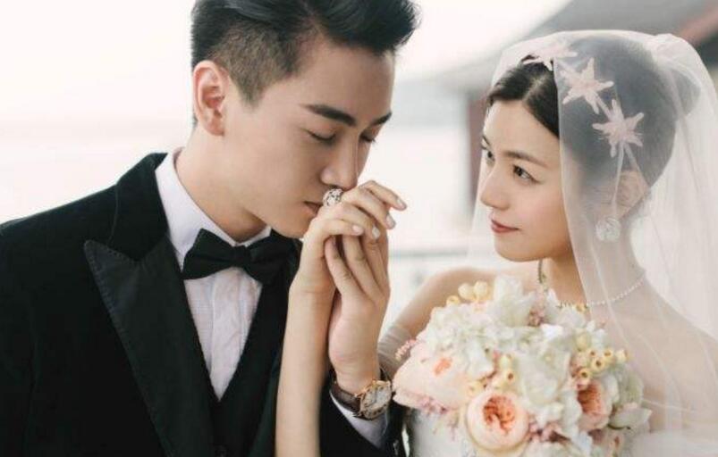 长着一张“花心脸”，却把妻子宠成公主，儿子名字正反念都是爱你