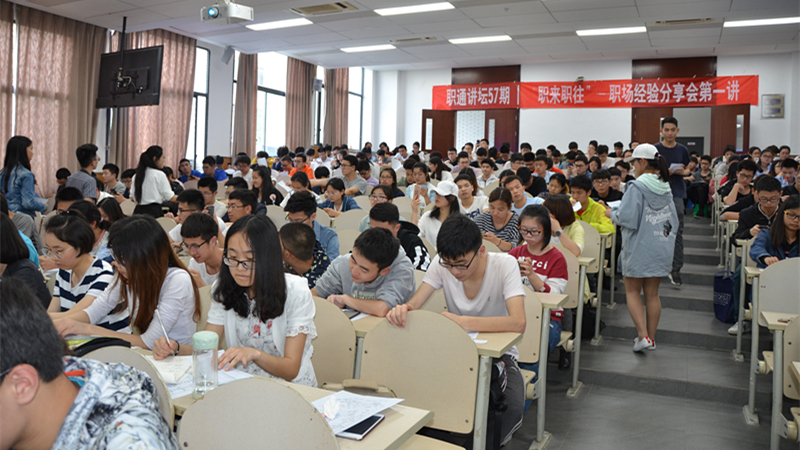 复旦大学教授收入曝光，工资“发一半扣一半”，实发钱数还没破万