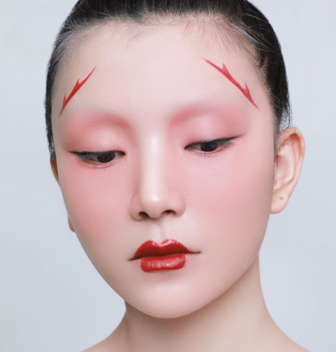 日本古代美女妆容(中唐时期女子的妆容是怎样的？很多人觉得“丑”，但我觉得很美)