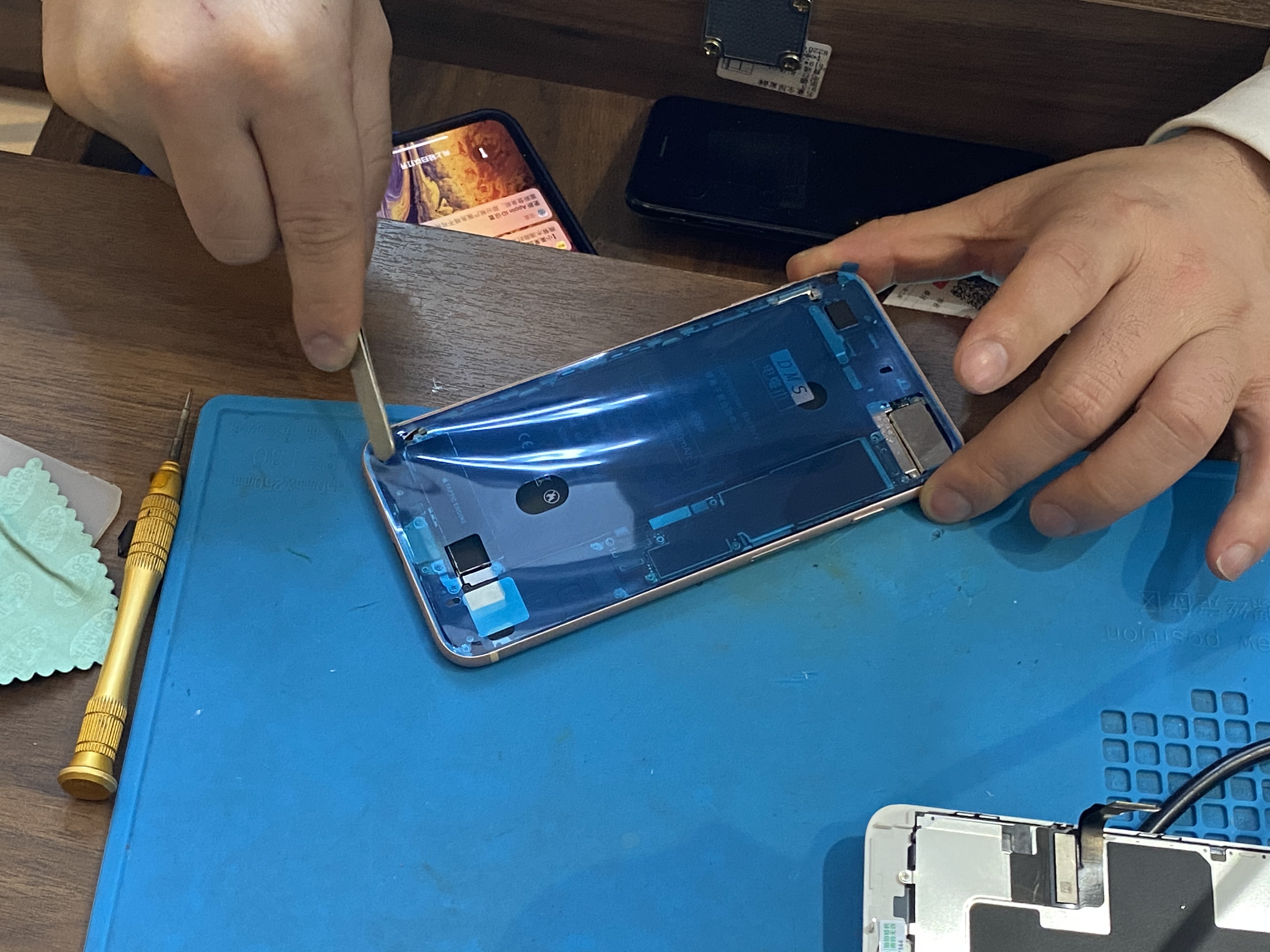 扶起我，iPhone8P还能再战三年，记一次苹果“无痛”换电池之旅