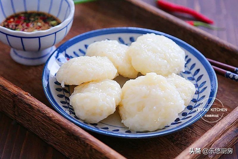 秋冬多吃萝卜好处多，简单一蒸，软软糯糯，再蘸上料汁吃，太香了