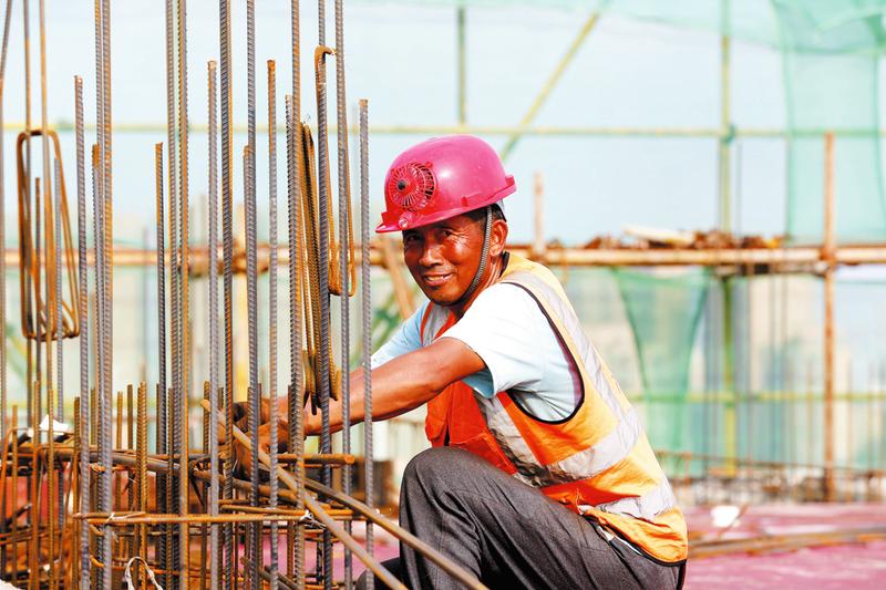 烈日下工作的优美句子