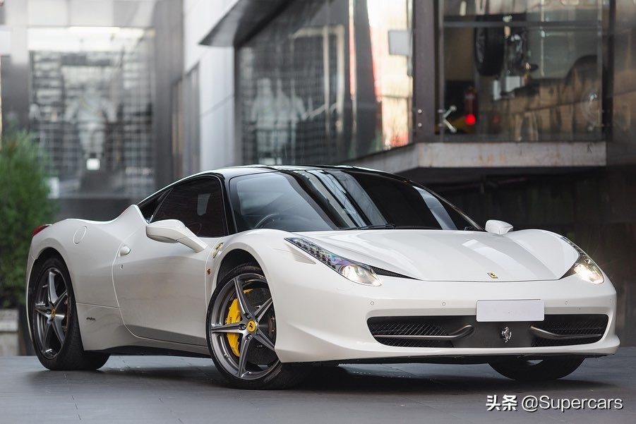 设计充满未来感，法拉利458 Italia，所有男人的梦想