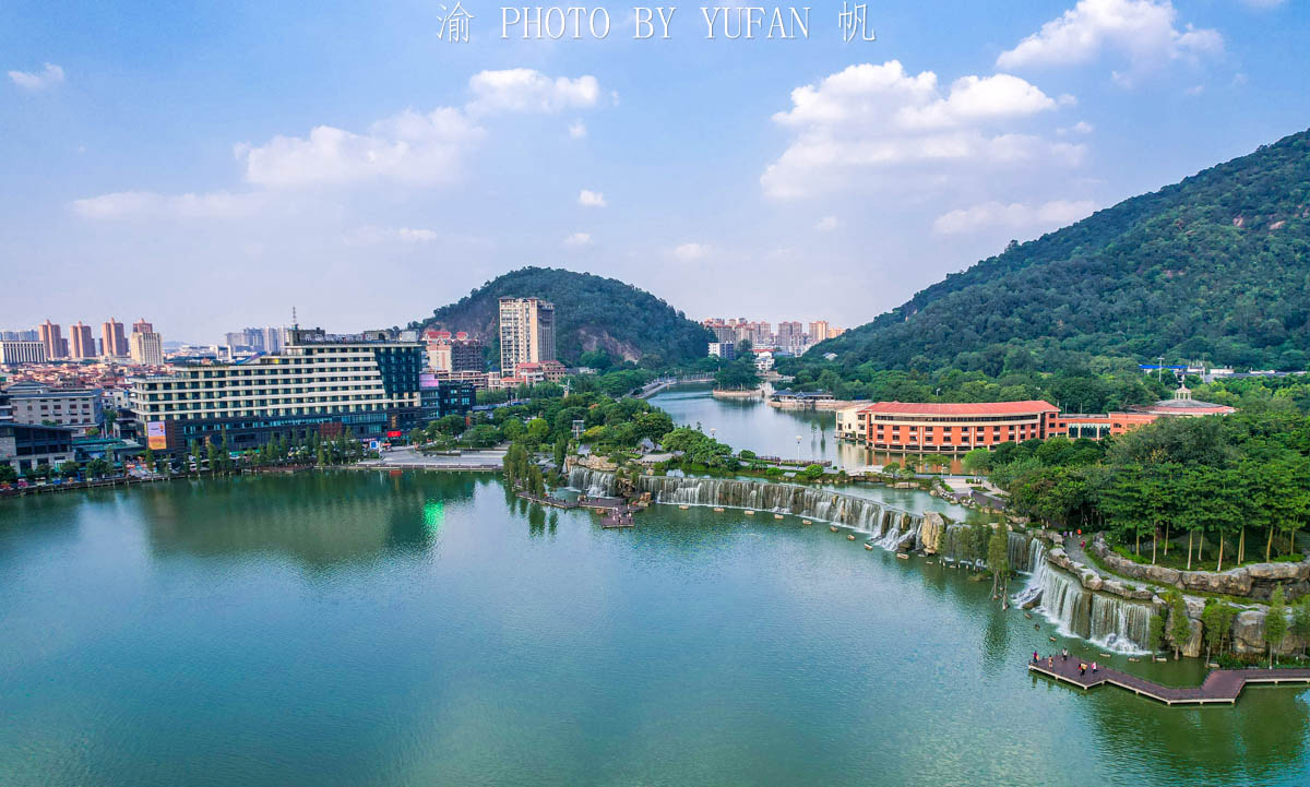 广东发现中国最宽的城市瀑布，宽达228米，将来或成打卡圣地