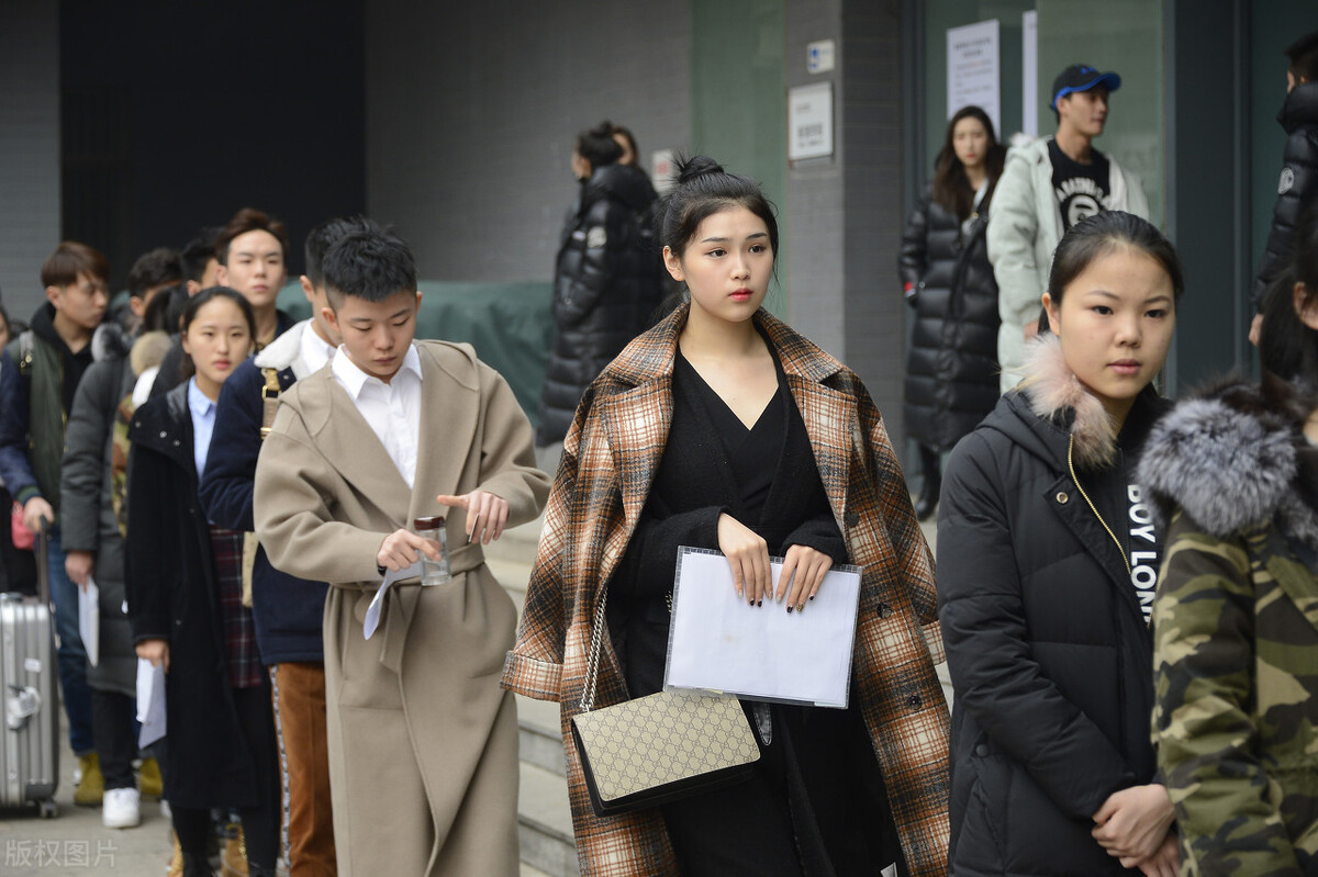 10多万考生争抢823个指标，原来才知道这5所影视传媒院校专业真牛