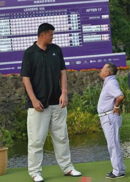 4米中国巨人赵亮图片