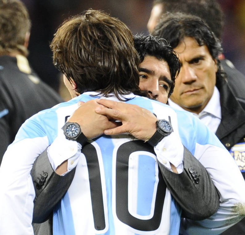 梅西阿根廷南非世界杯(一场4-0让两个球王都哭了！世界杯经典一战，梅西眼神无助)