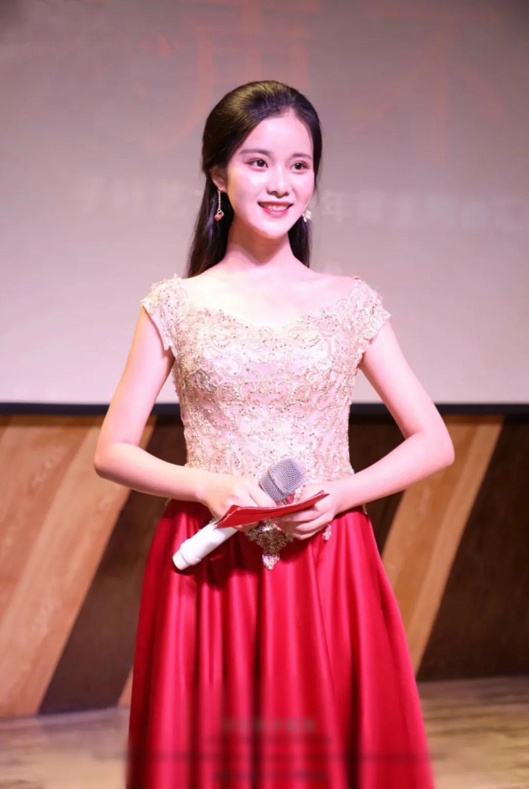 "你只要还能往前走,就不要回头".这是刘佳馨的人生理念.