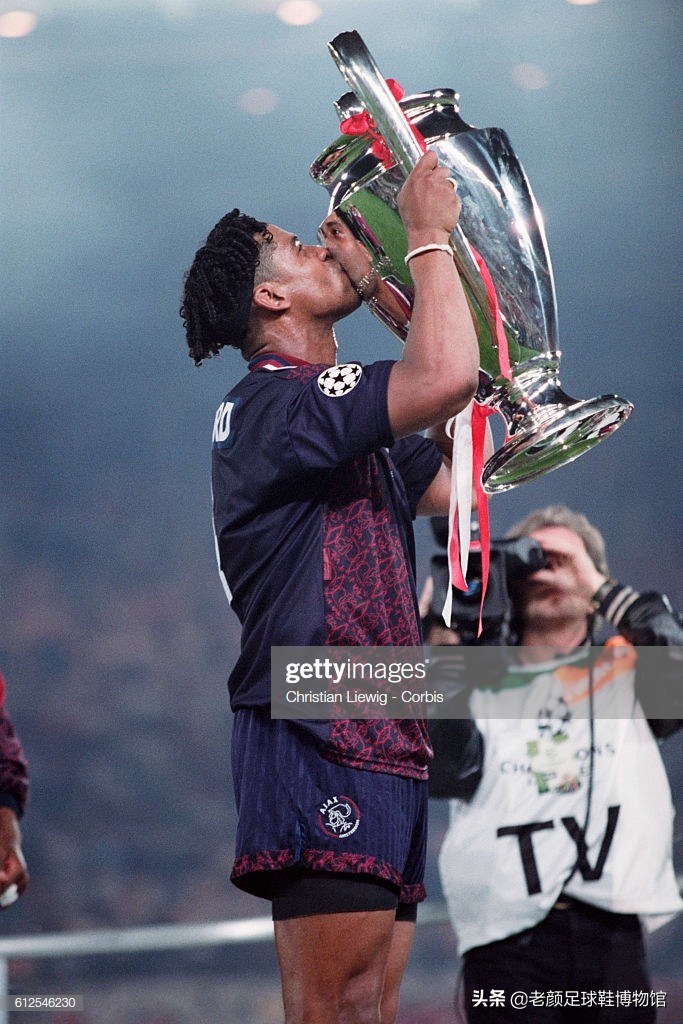 如今里杰卡尔德已经告老还乡,宣称不会再当教练,当年风华绝代的黑天鹅