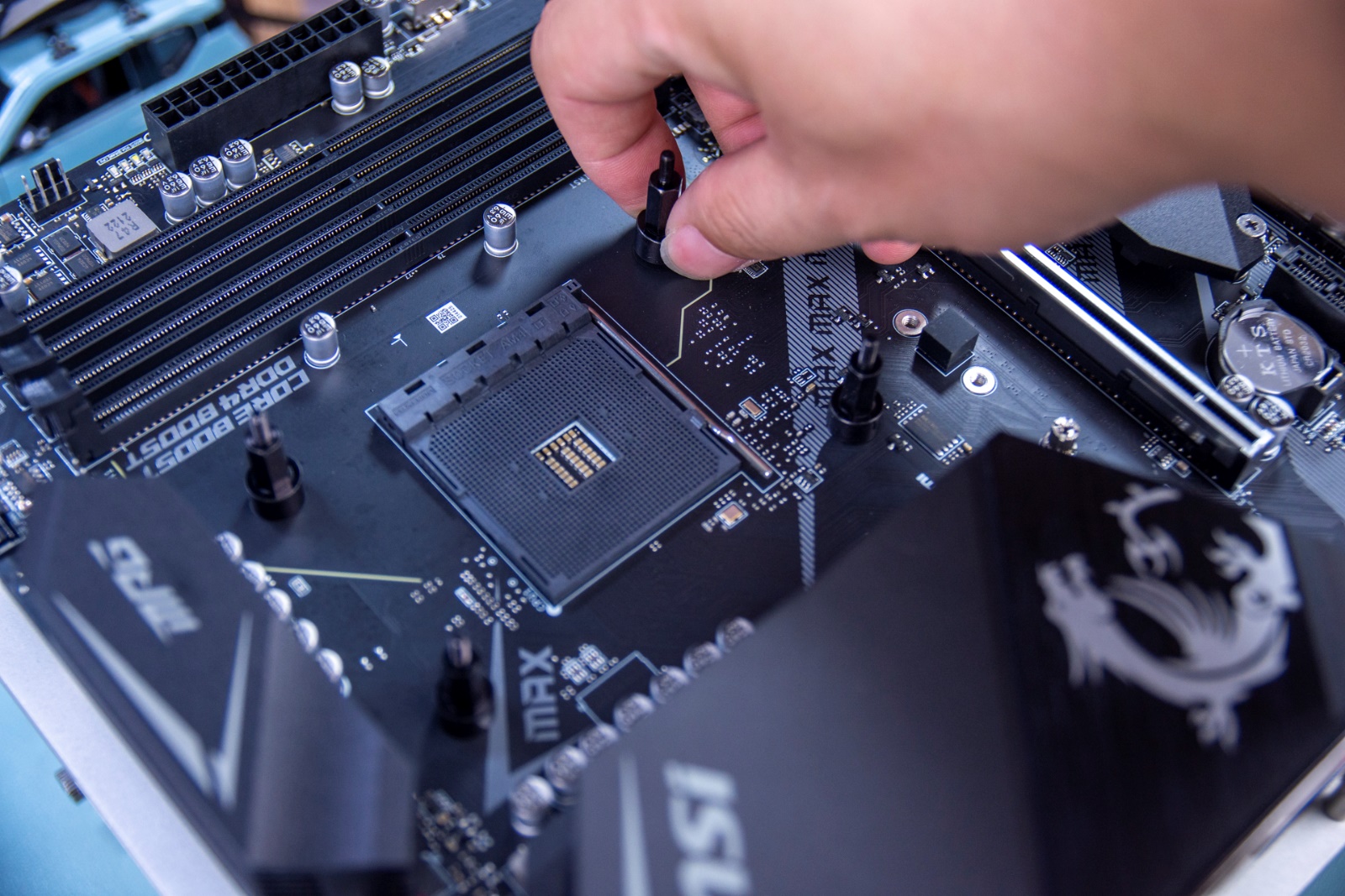微星X570S主板领衔，三套件助力打造开放式桌面主机