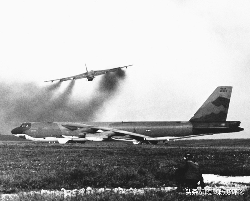 B-52惊魂录：美军准将的好莱坞明星因越南轰炸而濒临坠毁