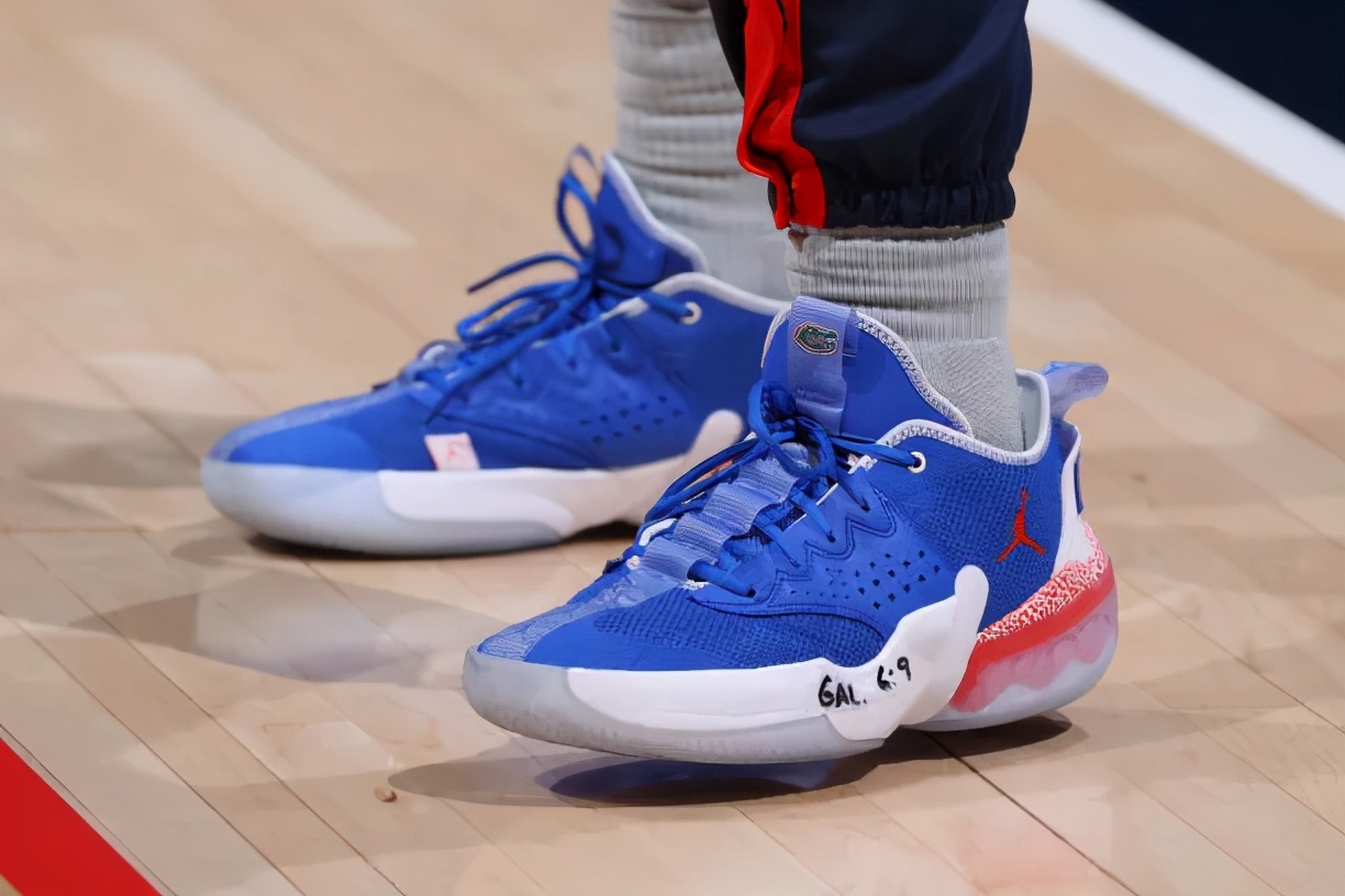 nba穿李宁鞋的球员有哪些（NBA球员上脚：詹姆斯2双签名鞋，巴特勒穿李宁驭帅14？）