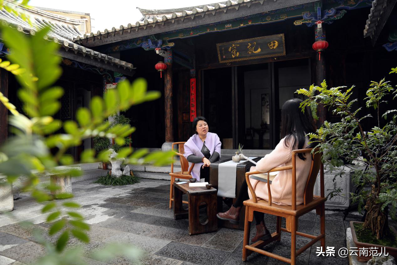 一個玩泥巴的女人，身藏烈火密碼的女人，“貪生怕死”的女人
