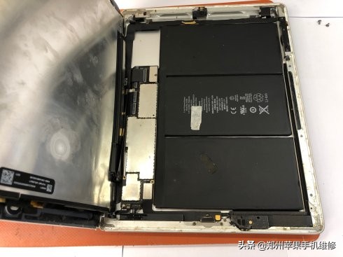 iPad4代不开机黑屏不显示维修