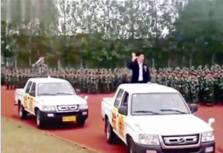 河北一高校被曝强制学生到富士康实习！不去扣毕业证，校方：自愿