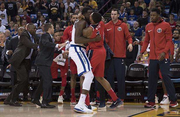 为什么nba会打架(为什么NBA中那么容易发生打架事件？并非怒火烧心，而是这3个原因)