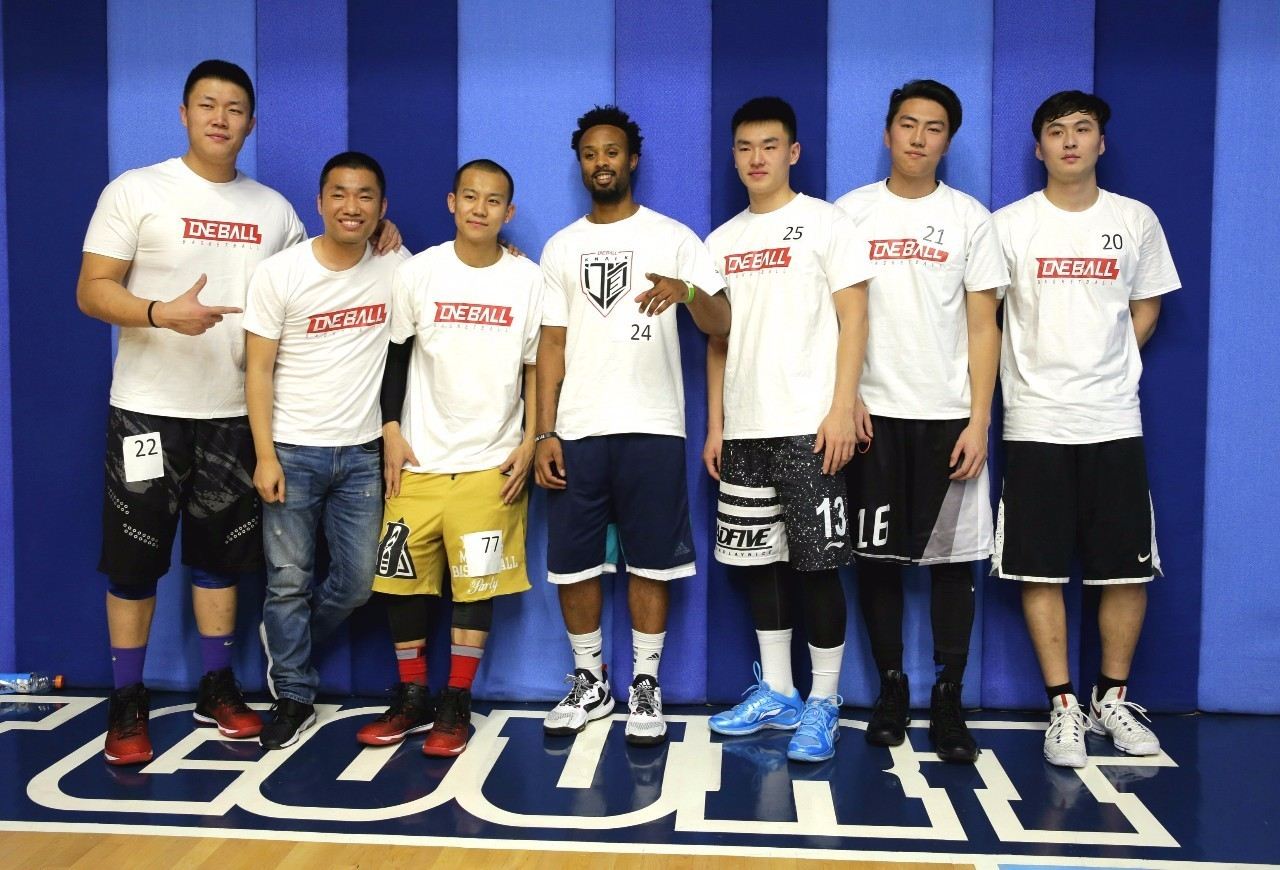 头盔哥为什么进不了cba（北京街头篮球“网红级”球员，却因身高劣势五年内三次落选CBA）