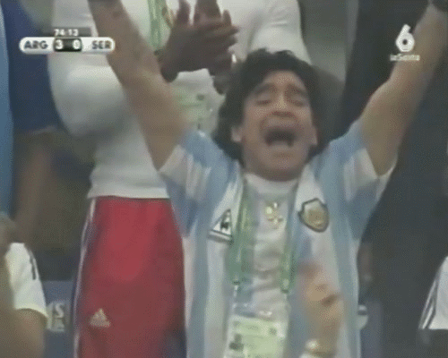 梅西第一次参加世界杯球迷海报（梅西的世界杯首秀，他用15分钟征服球迷，马拉多纳振臂欢呼）