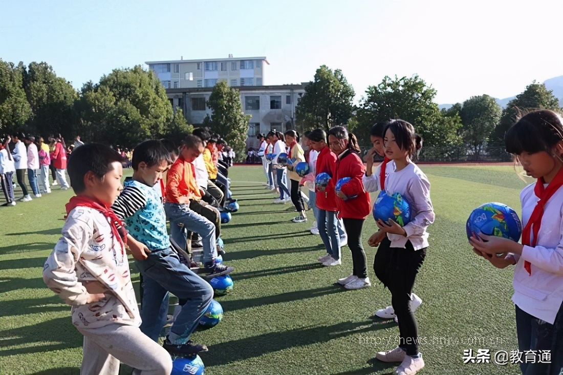 临武足球(临武县岚桥小学：足球“大课间”跃动小山村)